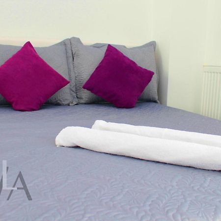 White Luxury Apartment 시비우 외부 사진