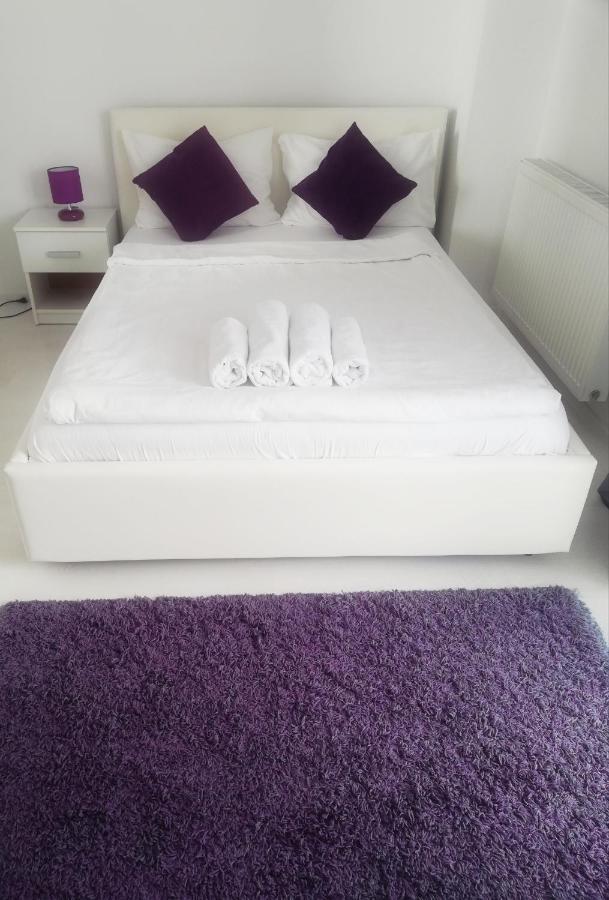 White Luxury Apartment 시비우 외부 사진