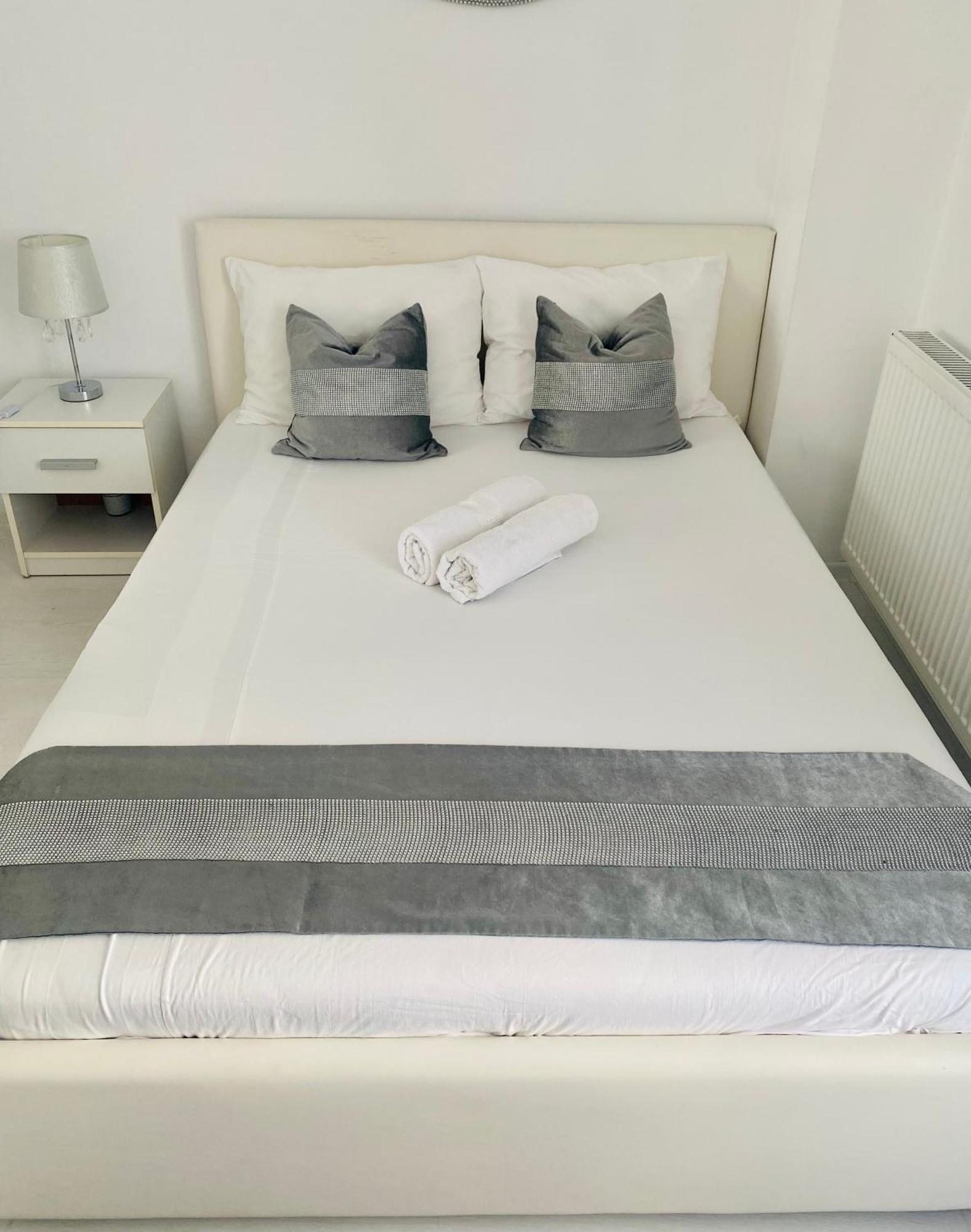 White Luxury Apartment 시비우 외부 사진