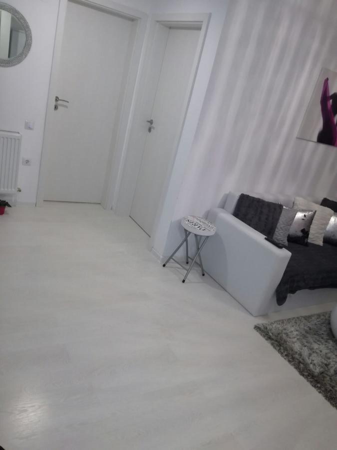 White Luxury Apartment 시비우 외부 사진