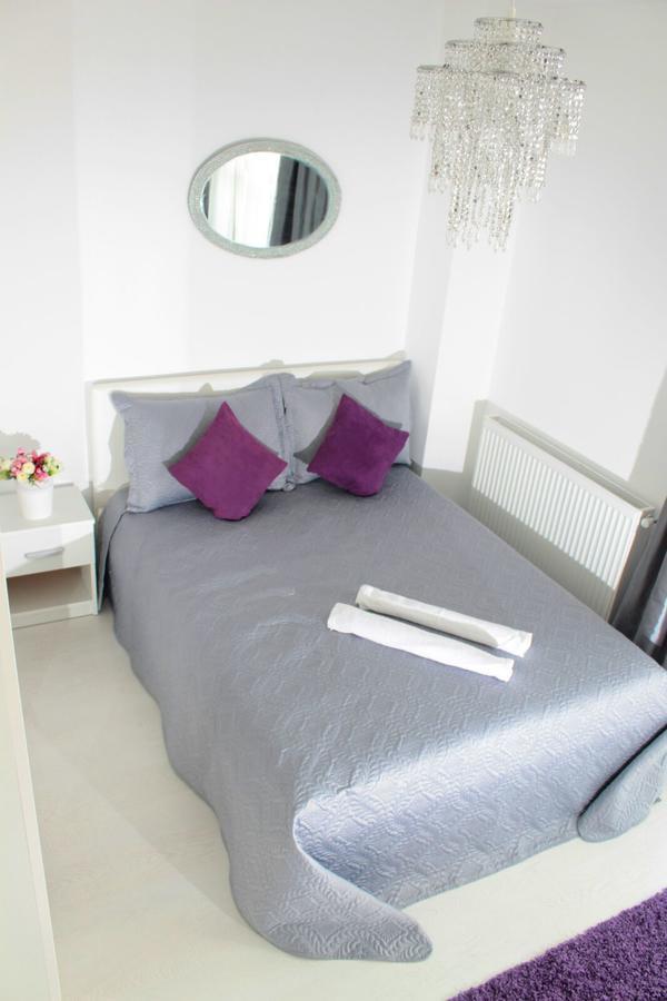 White Luxury Apartment 시비우 외부 사진
