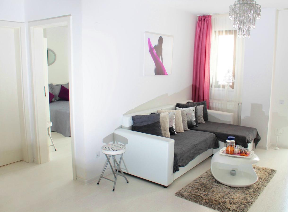 White Luxury Apartment 시비우 외부 사진